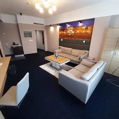 Vestil Hotel Piotrków Trybunalski Extérieur photo