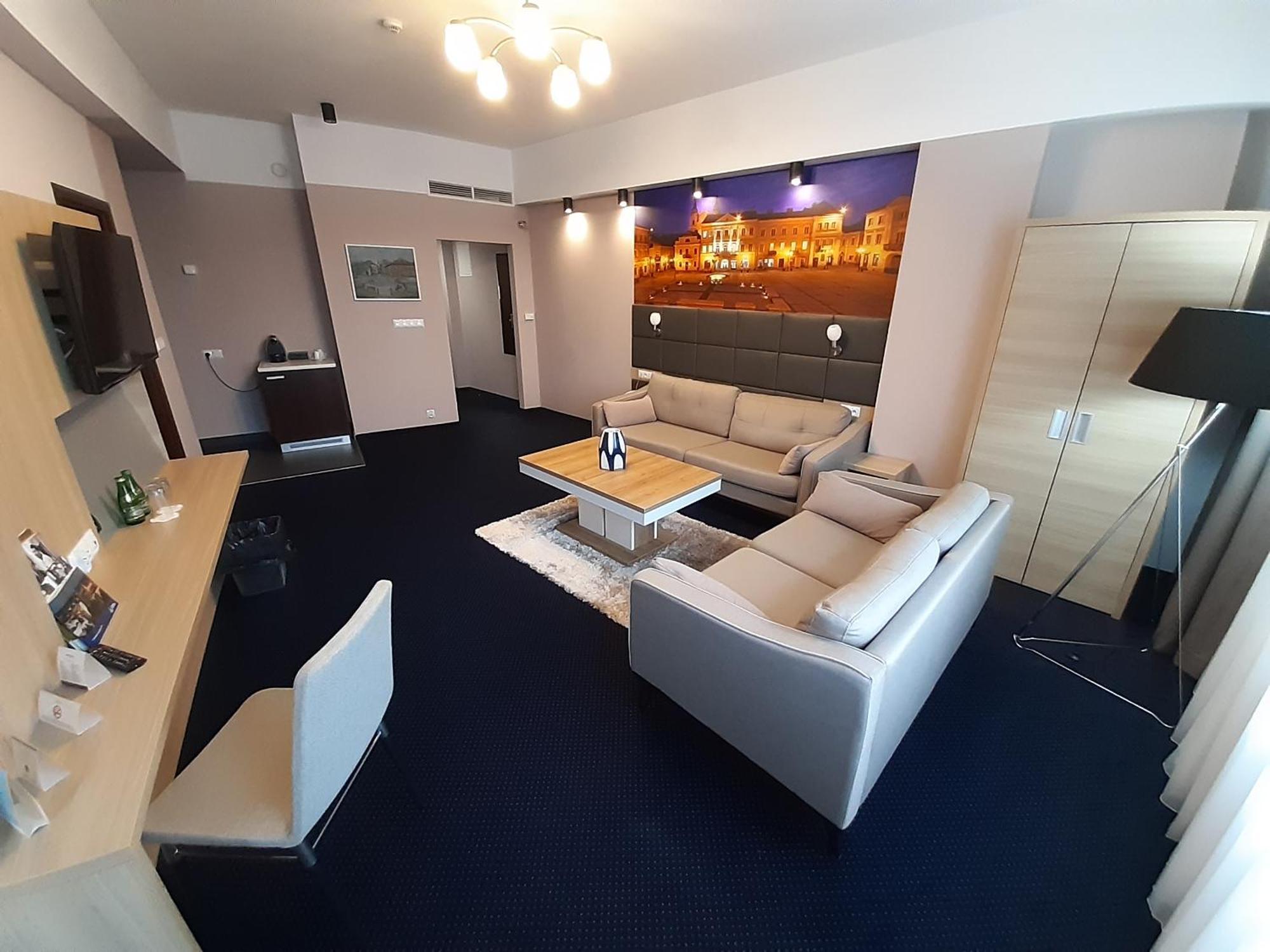 Vestil Hotel Piotrków Trybunalski Extérieur photo