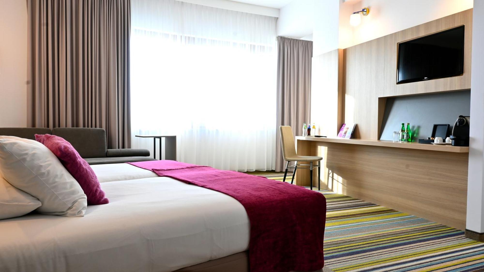 Vestil Hotel Piotrków Trybunalski Extérieur photo