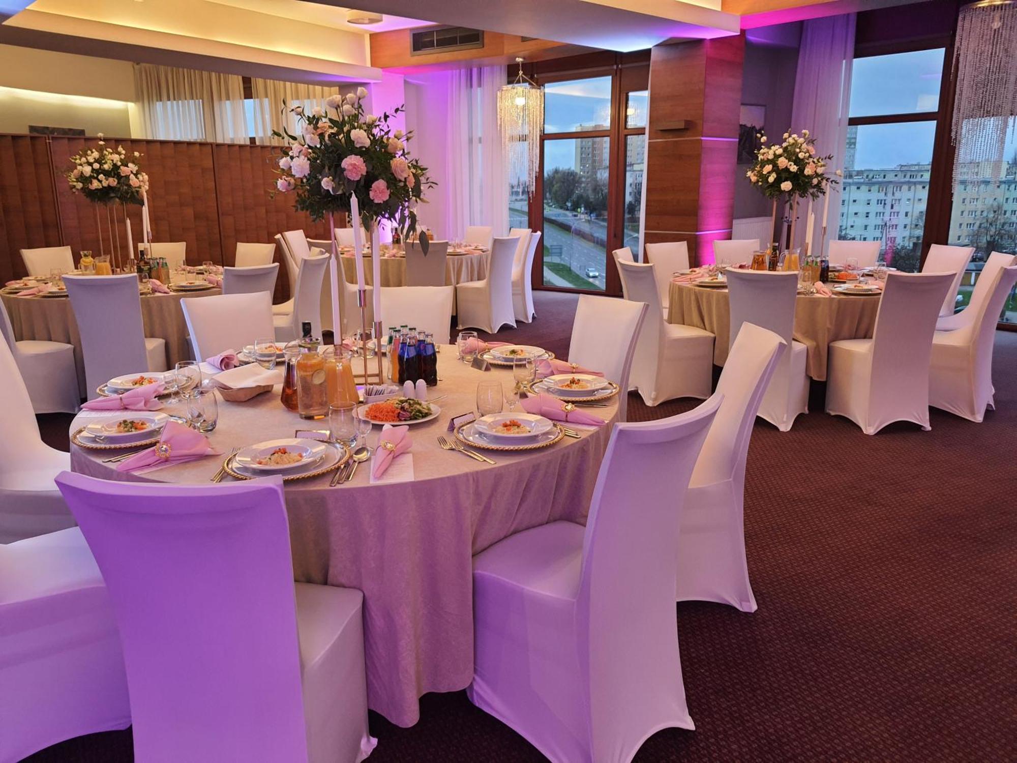 Vestil Hotel Piotrków Trybunalski Extérieur photo