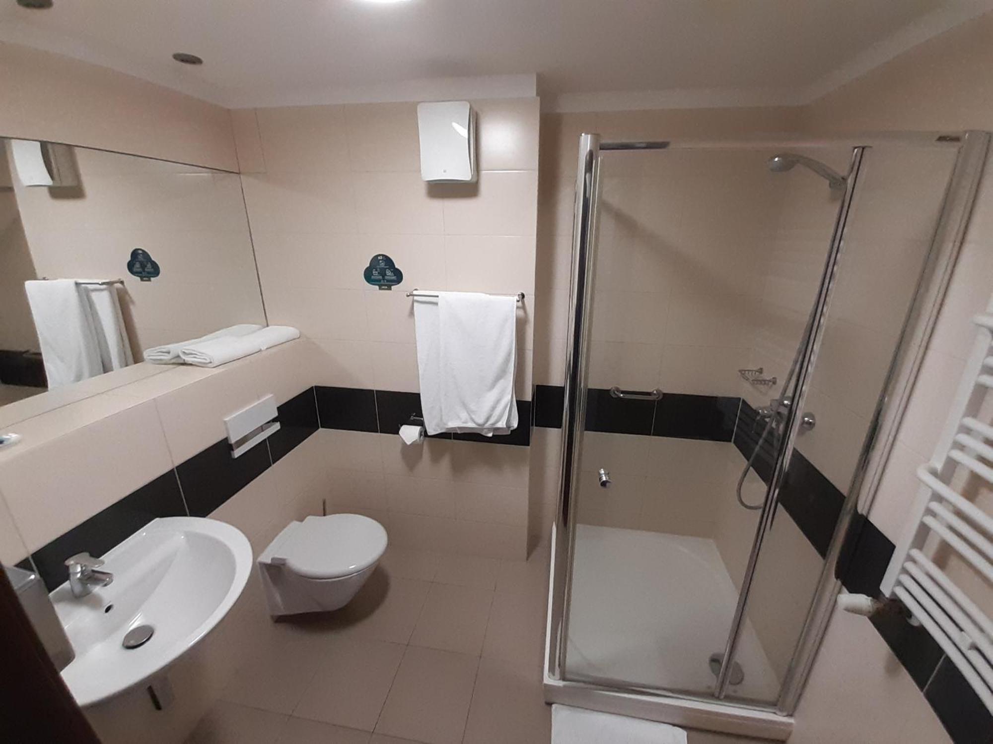 Vestil Hotel Piotrków Trybunalski Extérieur photo
