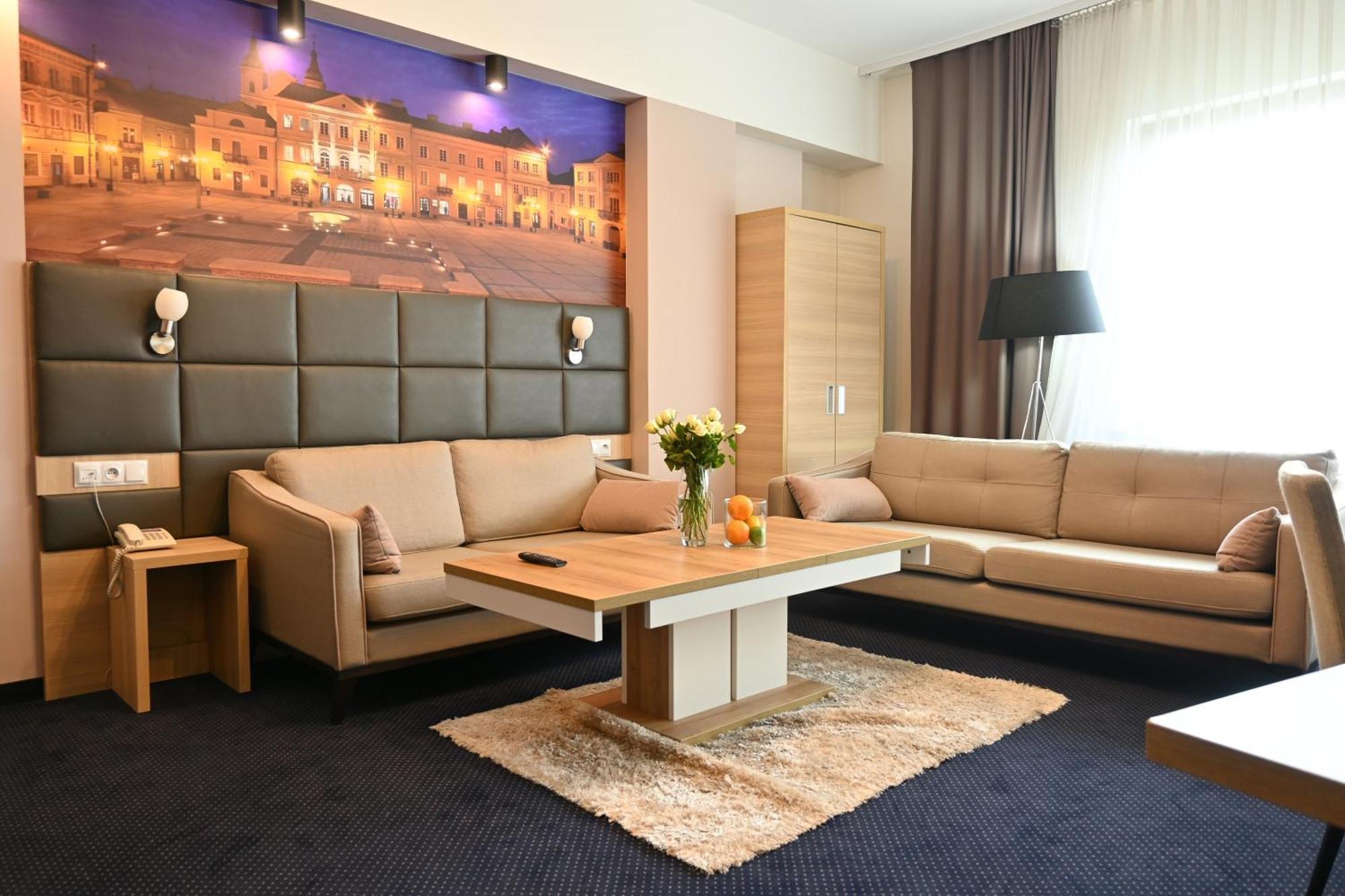 Vestil Hotel Piotrków Trybunalski Extérieur photo