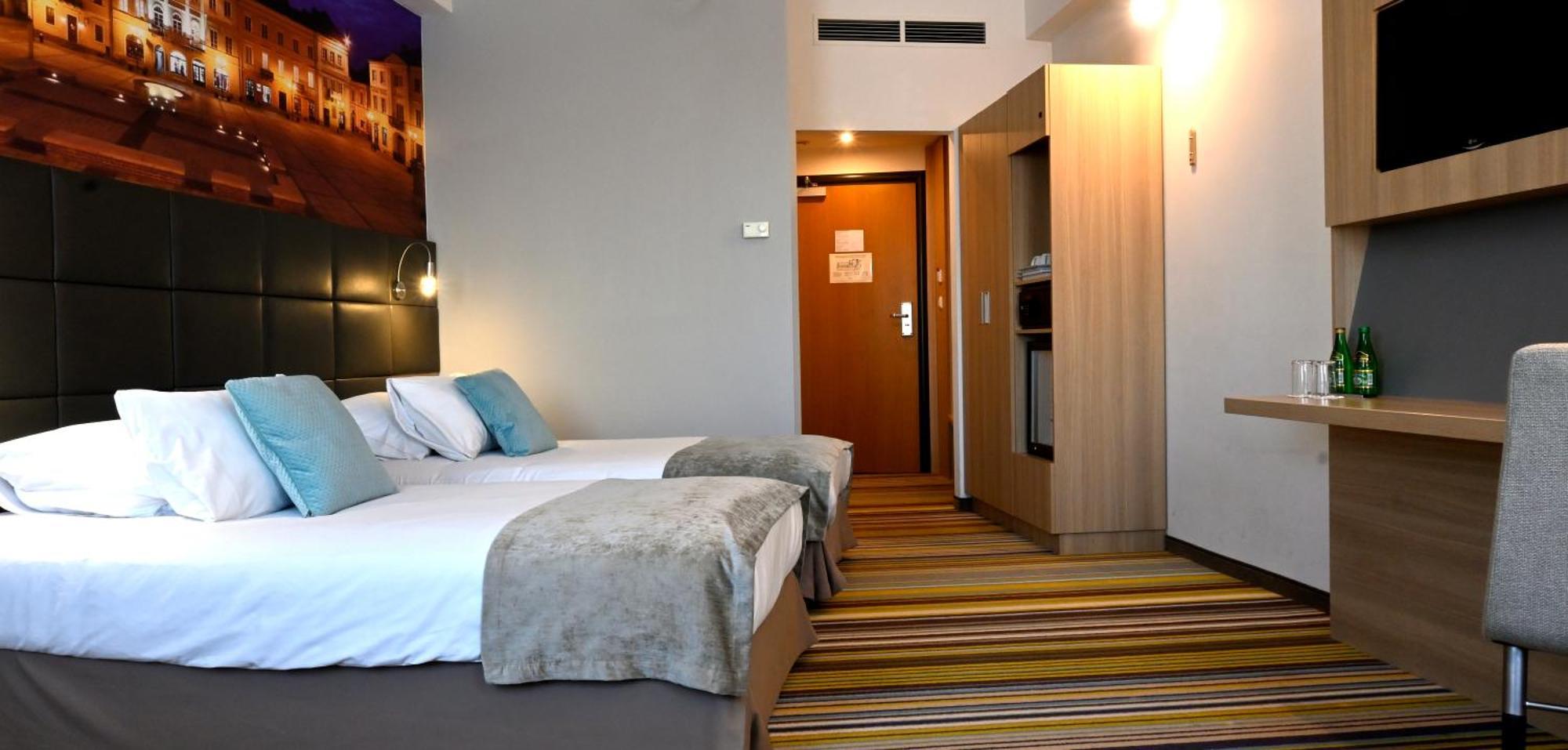 Vestil Hotel Piotrków Trybunalski Extérieur photo