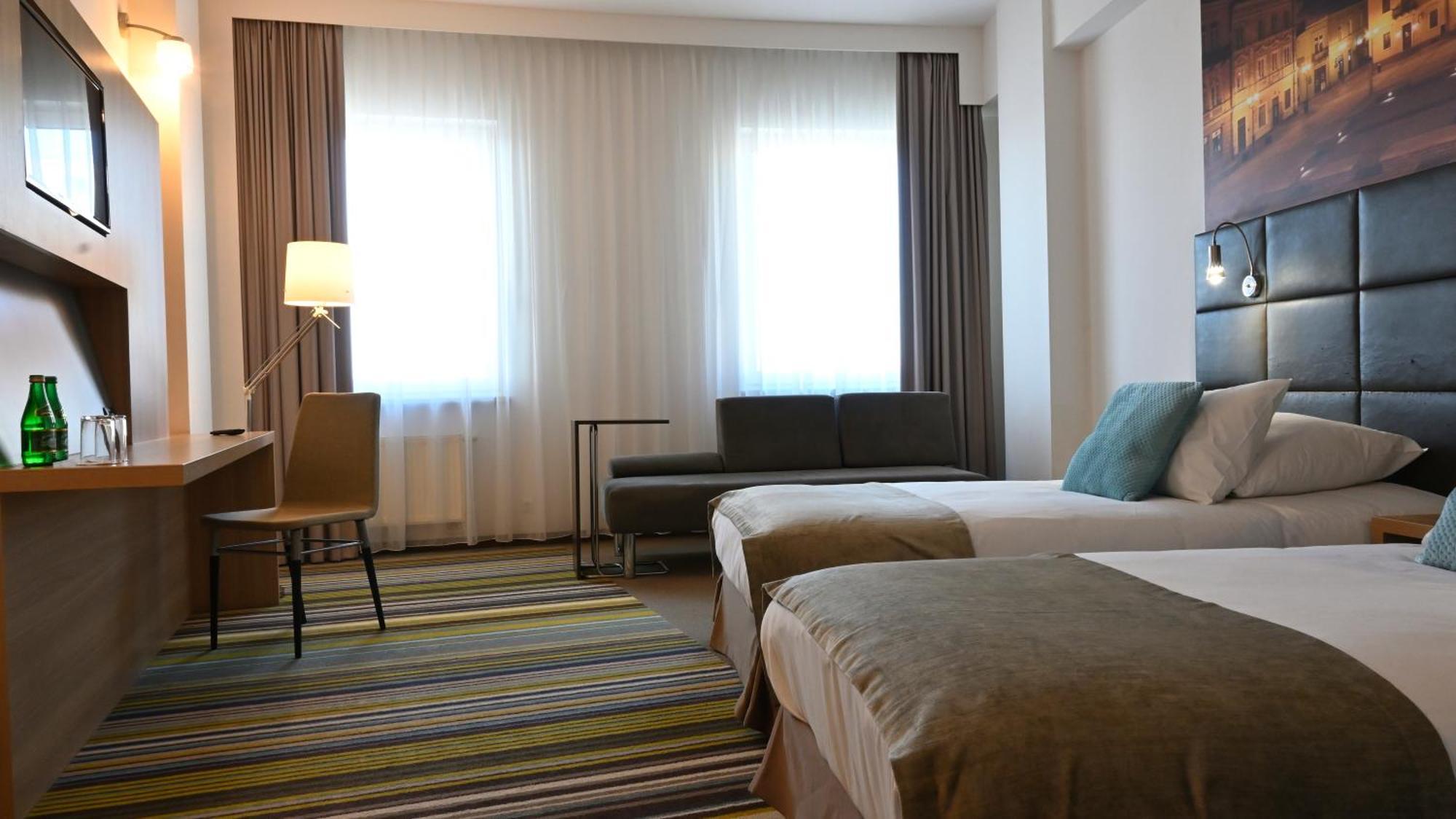Vestil Hotel Piotrków Trybunalski Extérieur photo