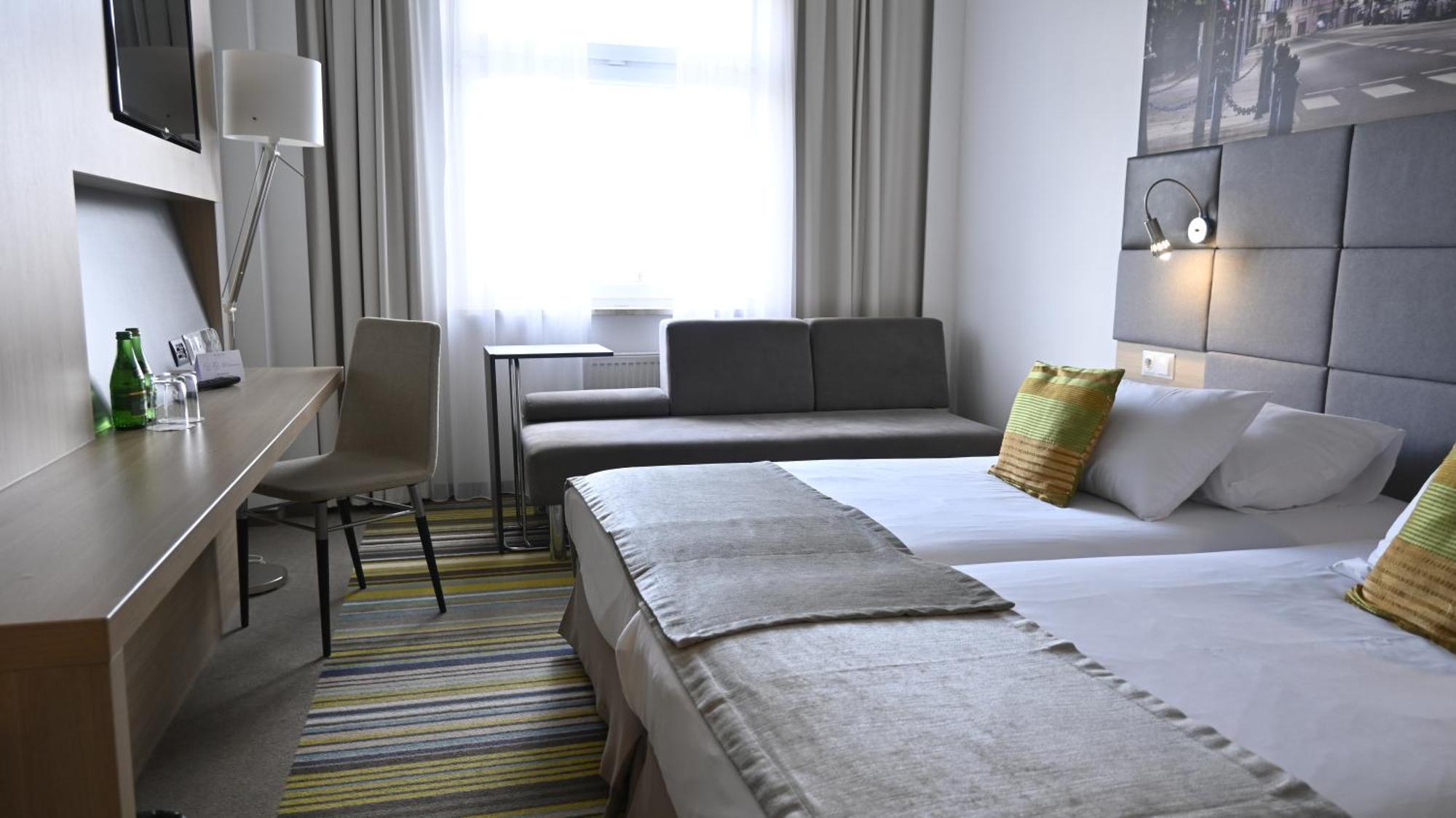 Vestil Hotel Piotrków Trybunalski Extérieur photo