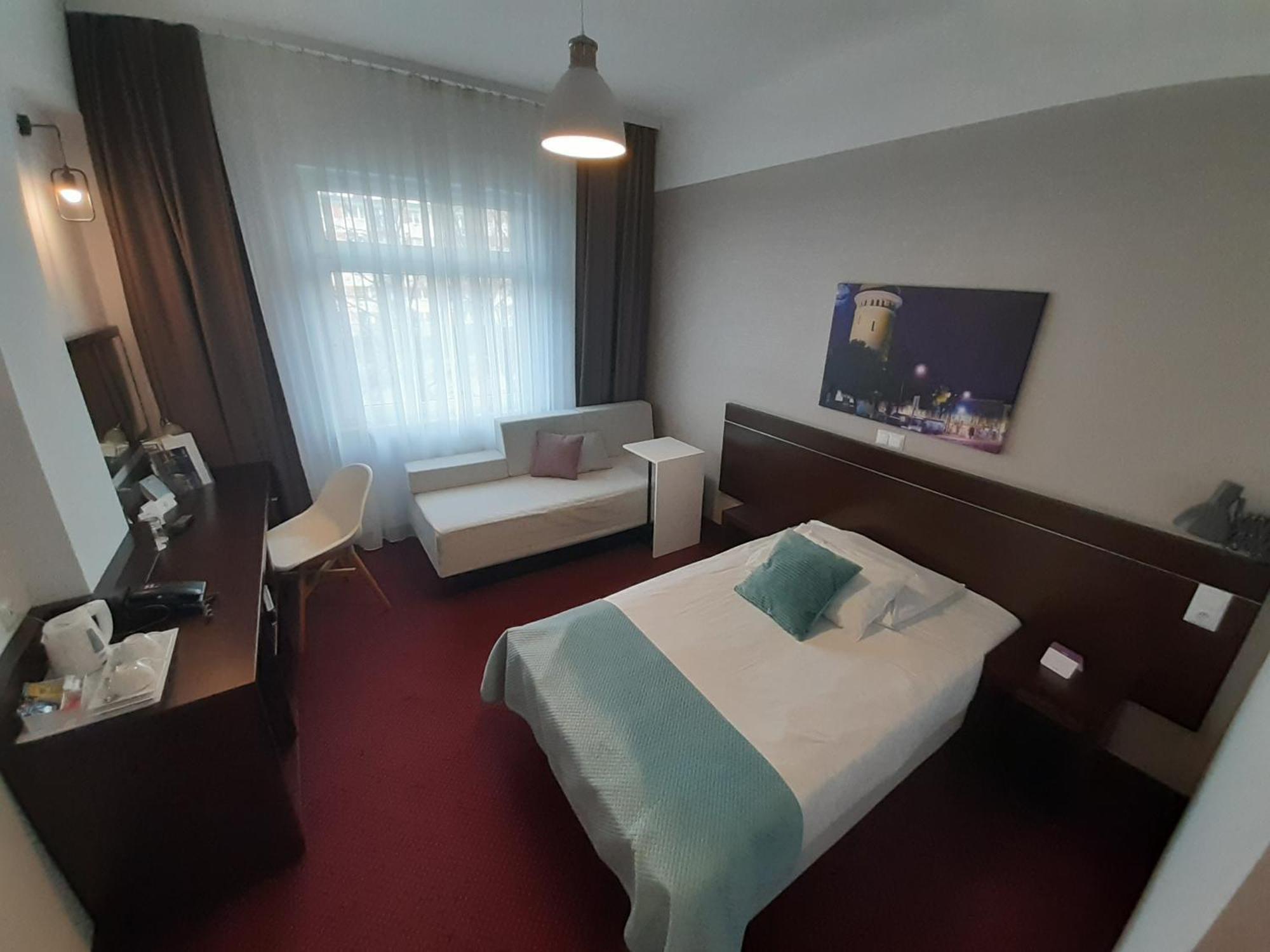Vestil Hotel Piotrków Trybunalski Extérieur photo