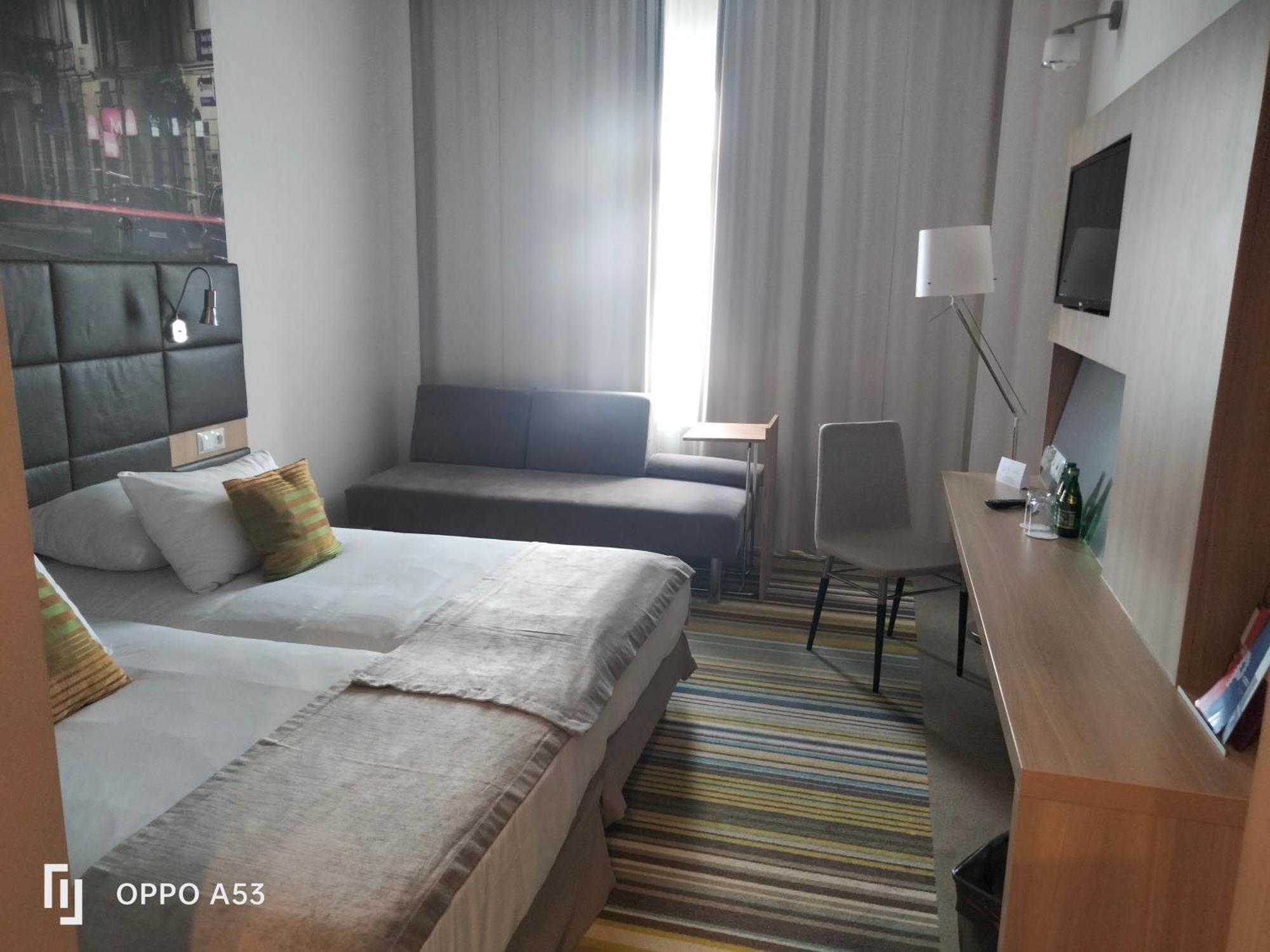 Vestil Hotel Piotrków Trybunalski Extérieur photo