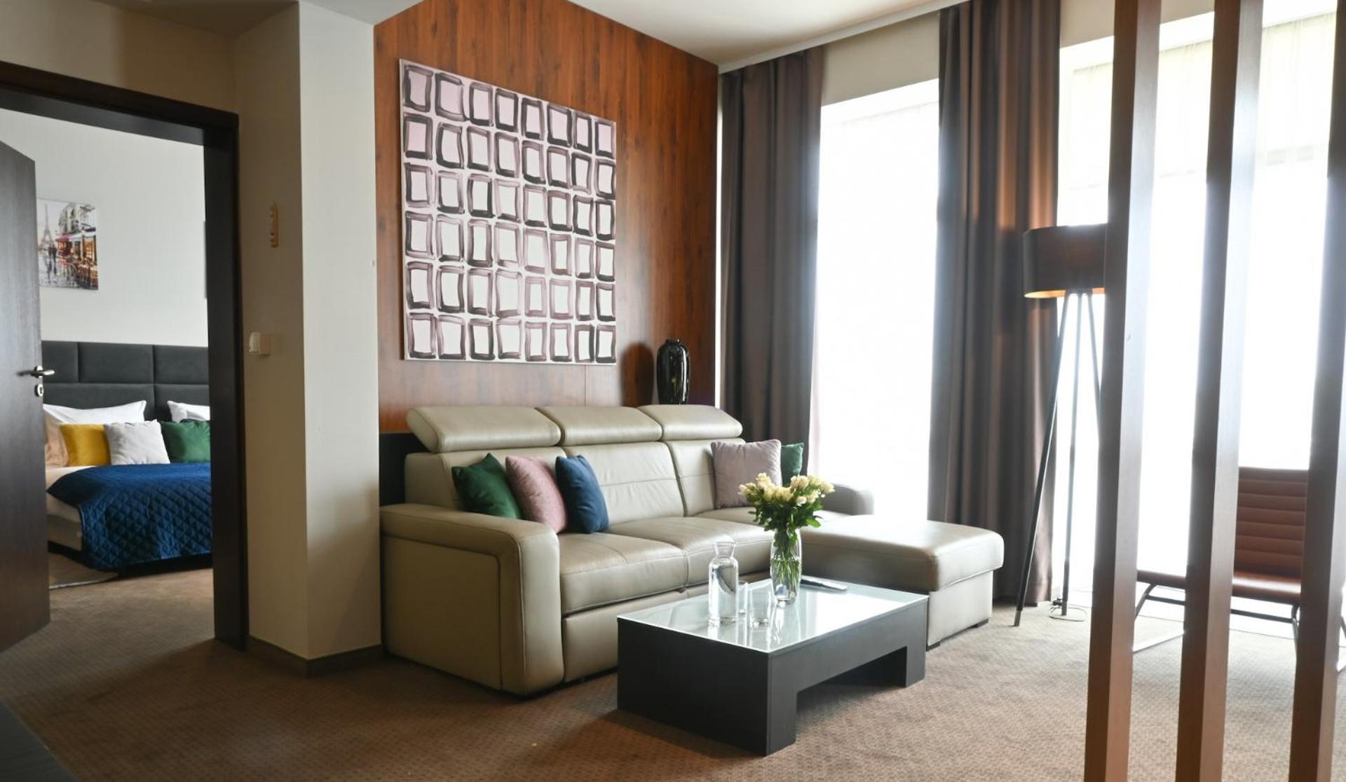 Vestil Hotel Piotrków Trybunalski Extérieur photo